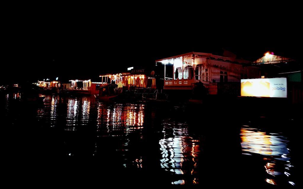 Houseboat Switzerland Front Line Dal Lake Srinagar  Bagian luar foto