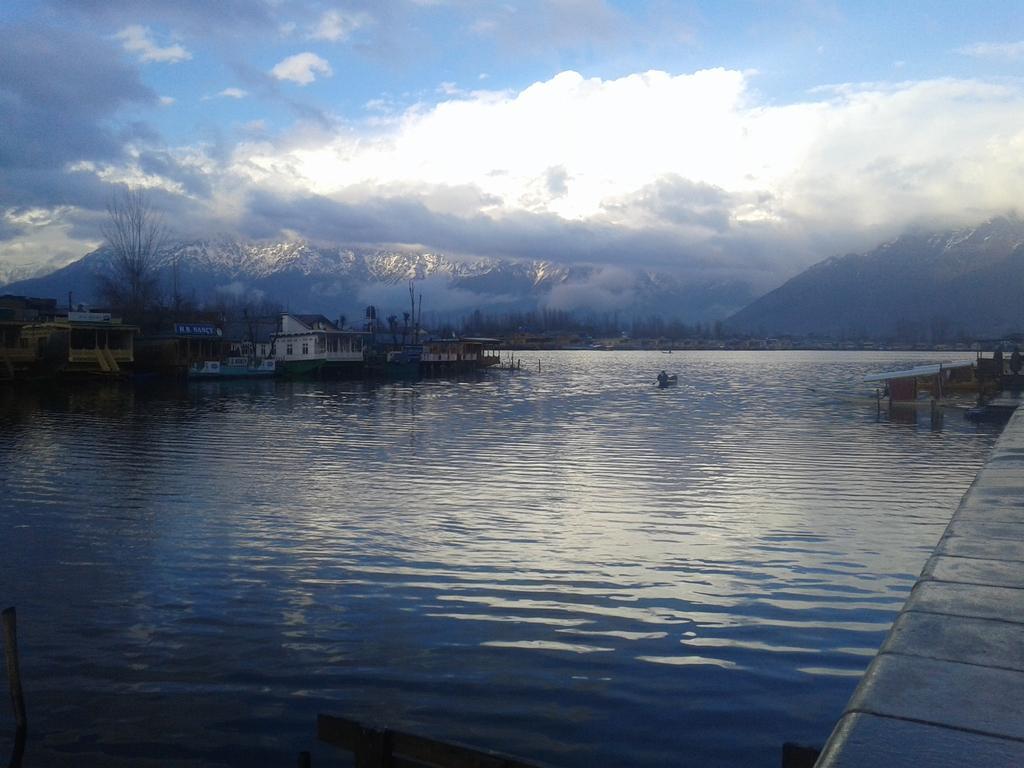 Houseboat Switzerland Front Line Dal Lake Srinagar  Bagian luar foto